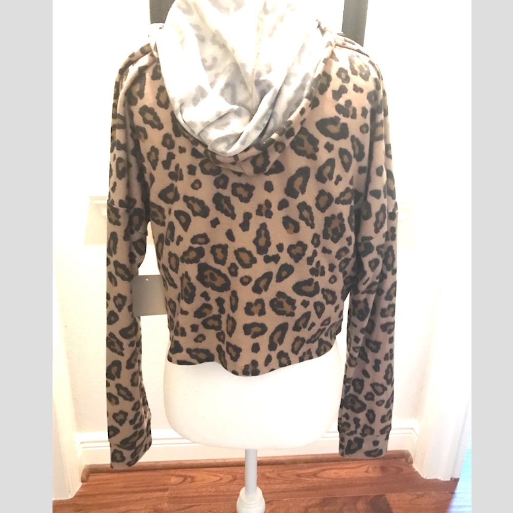 Crop Leopard Top - Picture 5 of 8